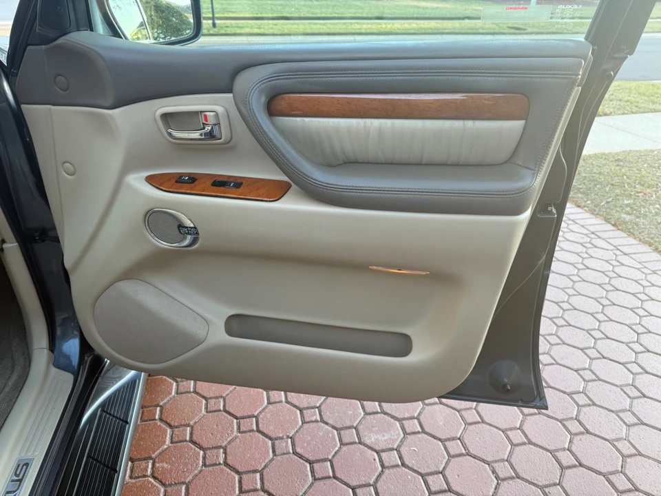 2005 Lexus LX 3rd Gen - Image 15 of 21
