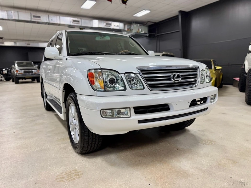 2005 Lexus LX 2nd Gen - Image 8 of 12