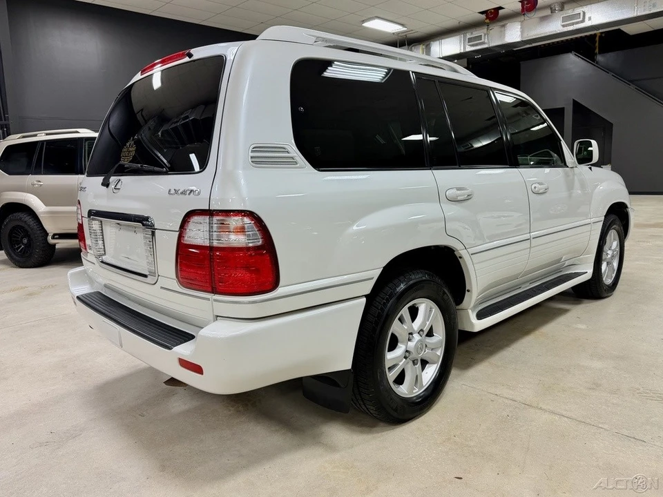 2005 Lexus LX 2nd Gen - Image 11 of 12
