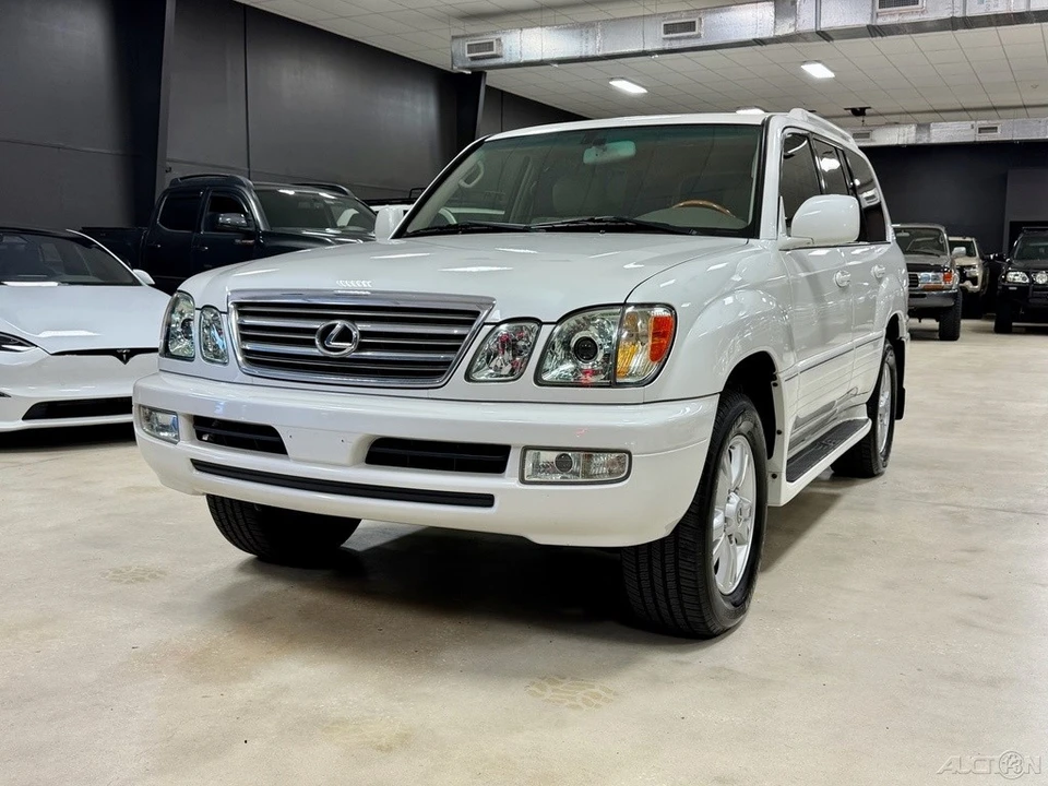 2005 Lexus LX 2nd Gen - Image 2 of 12