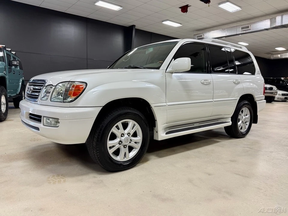 2005 Lexus LX 2nd Gen - Image 3 of 12