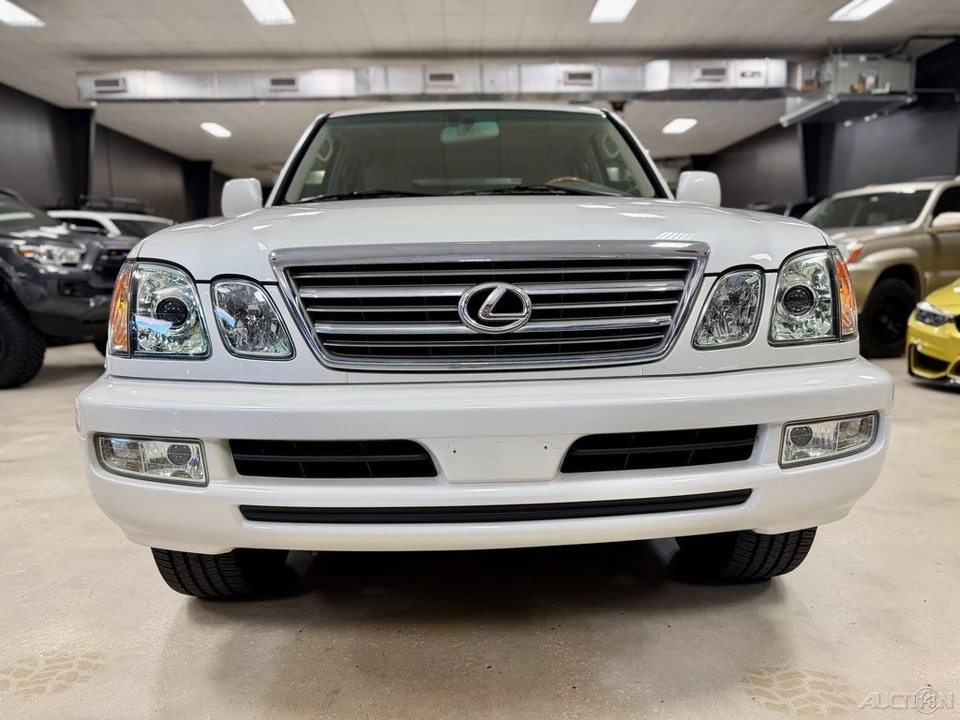2005 Lexus LX 2nd Gen - Image 9 of 12