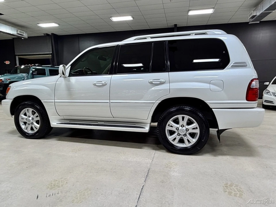 2005 Lexus LX 2nd Gen - Image 12 of 12