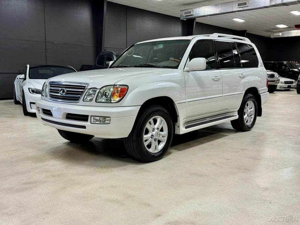 2005 Lexus LX 2nd Gen - Image 3 of 12