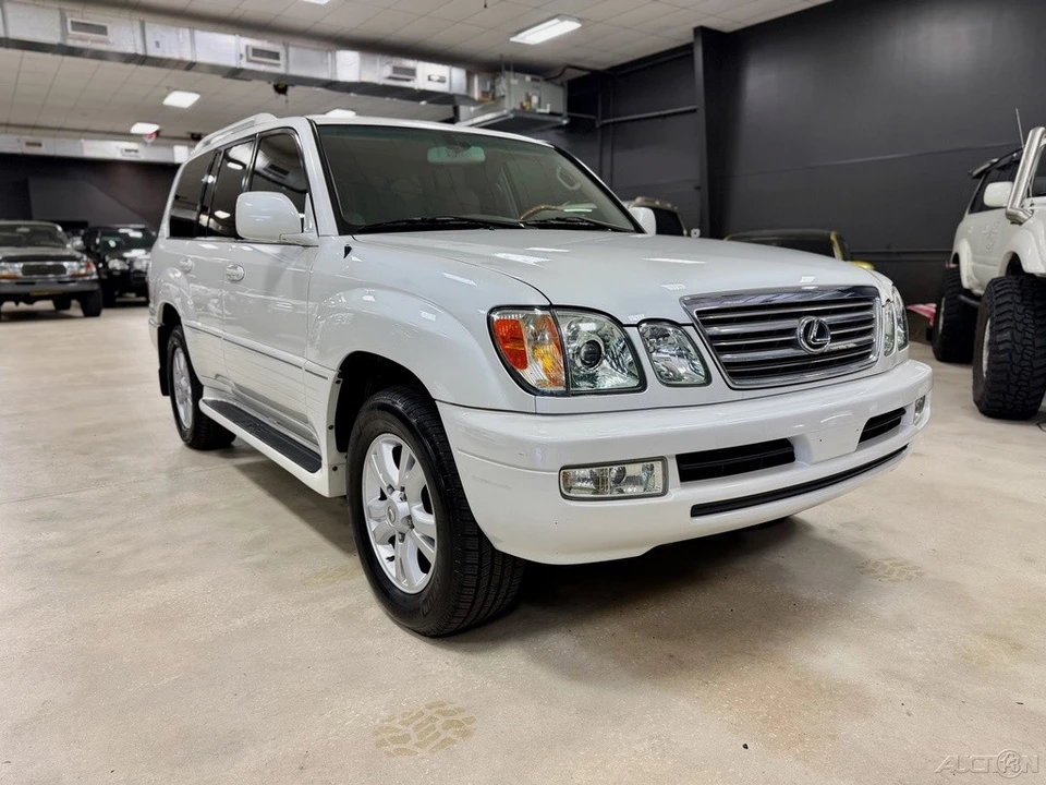 2005 Lexus LX 2nd Gen - Image 4 of 12