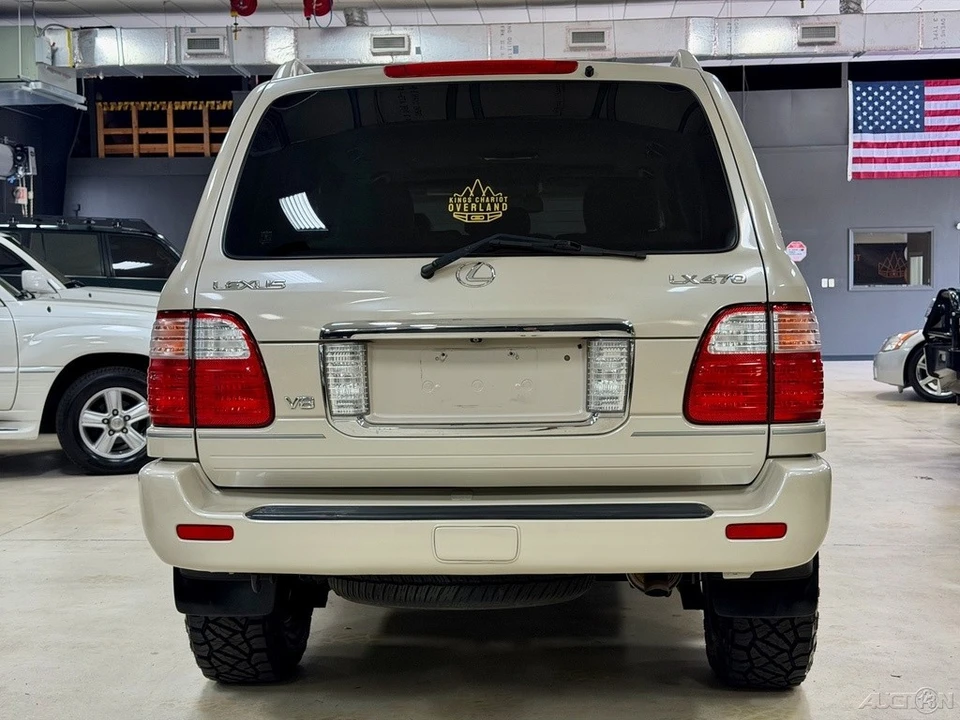 2005 Lexus LX 2nd Gen - Image 8 of 12