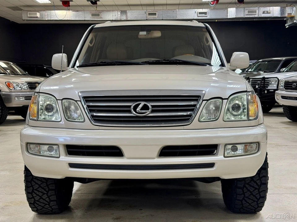 2005 Lexus LX 2nd Gen - Image 4 of 12