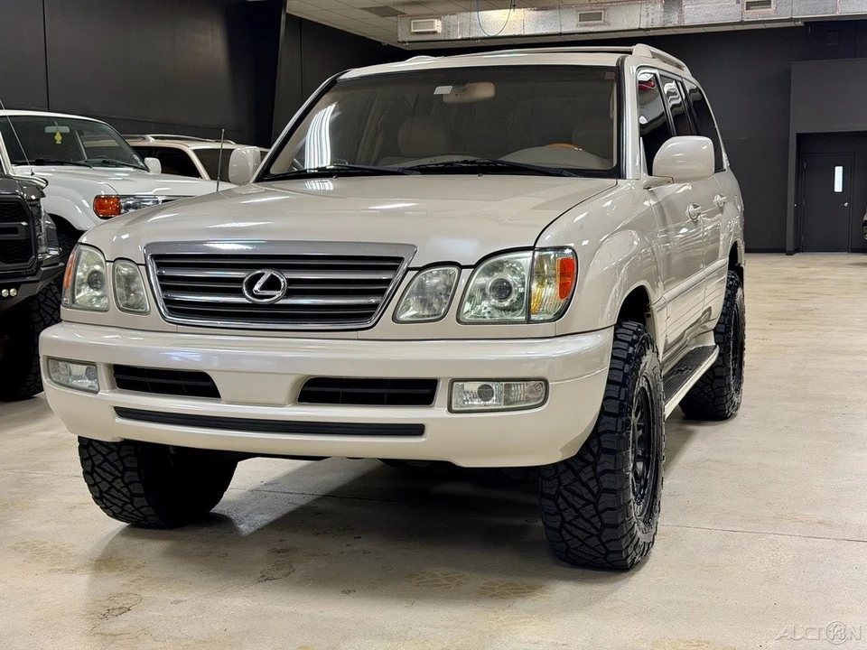 2005 Lexus LX 2nd Gen - Image 3 of 12