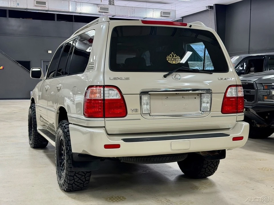 2005 Lexus LX 2nd Gen - Image 10 of 12