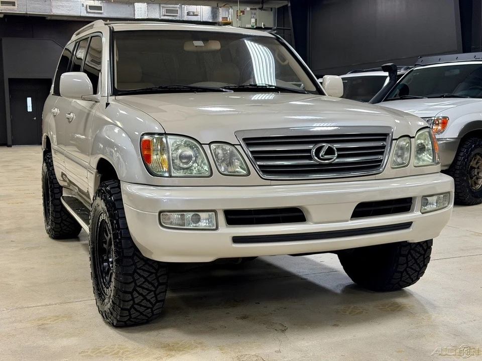 2005 Lexus LX 2nd Gen - Image 5 of 12