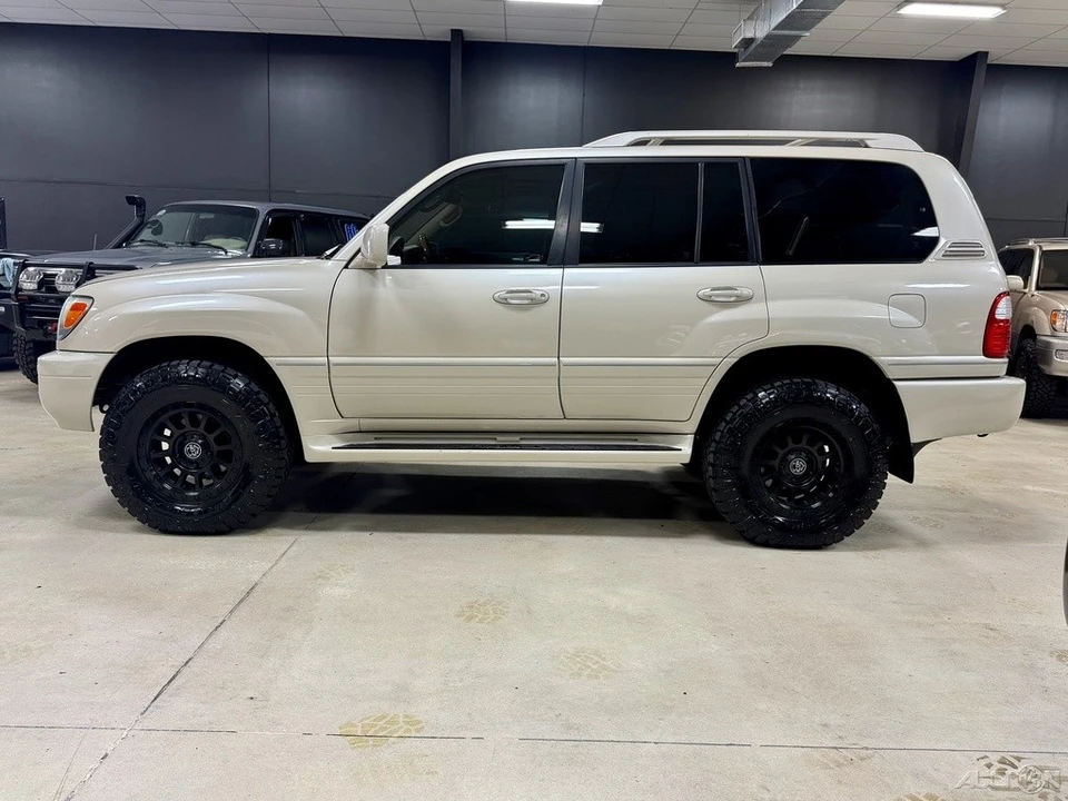 2005 Lexus LX 2nd Gen - Image 12 of 12