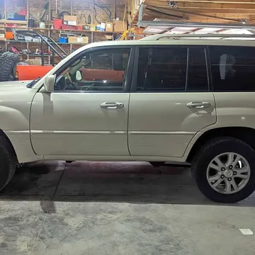 2005 Lexus LX 470 Sport Utility 4D