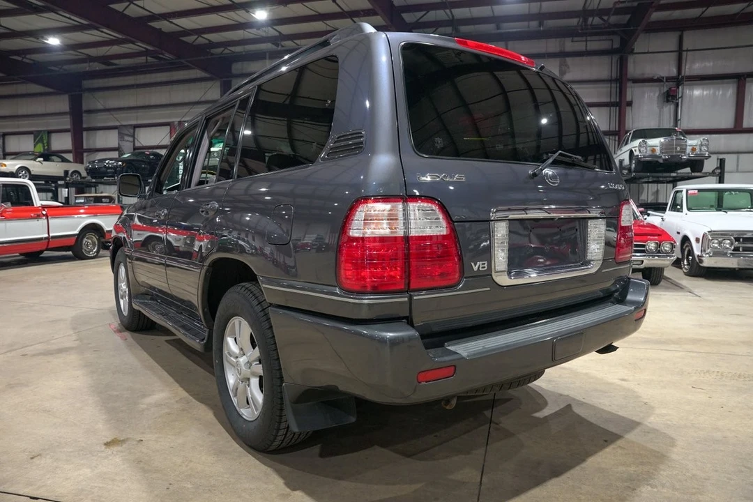 2005 Lexus LX 2nd Gen - Image 6 of 12