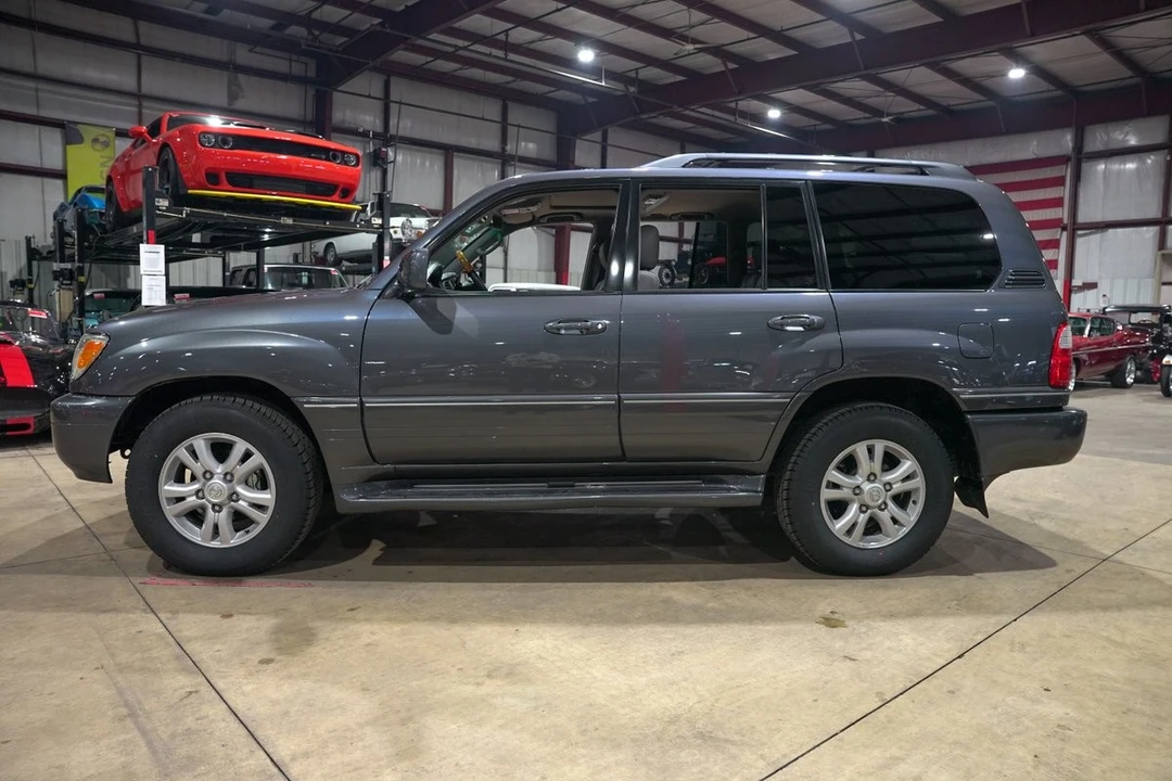 2005 Lexus LX 2nd Gen - Image 4 of 12