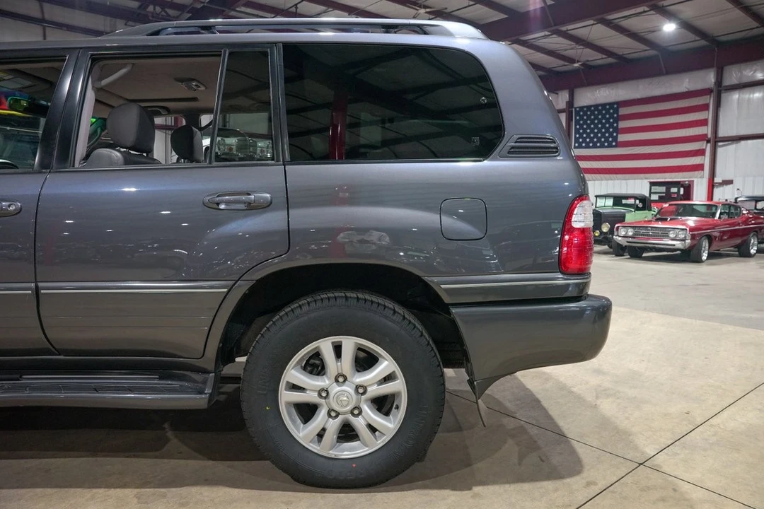 2005 Lexus LX 2nd Gen - Image 5 of 12