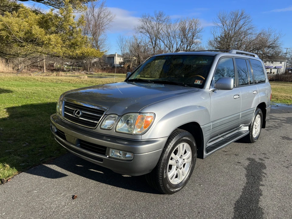 2005 Lexus LX 2nd Gen - Image 2 of 31