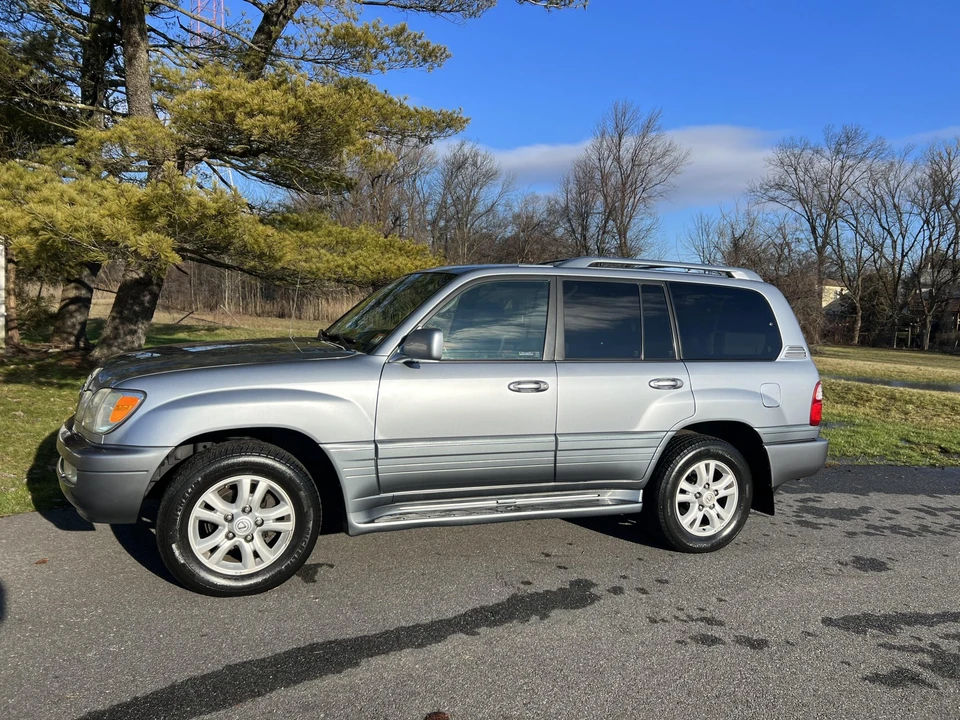 2005 Lexus LX 2nd Gen - Image 4 of 31