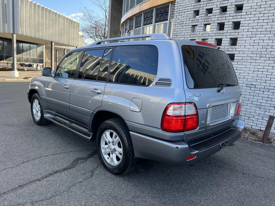 2005 Lexus LX 2nd Gen - Image 23 of 31
