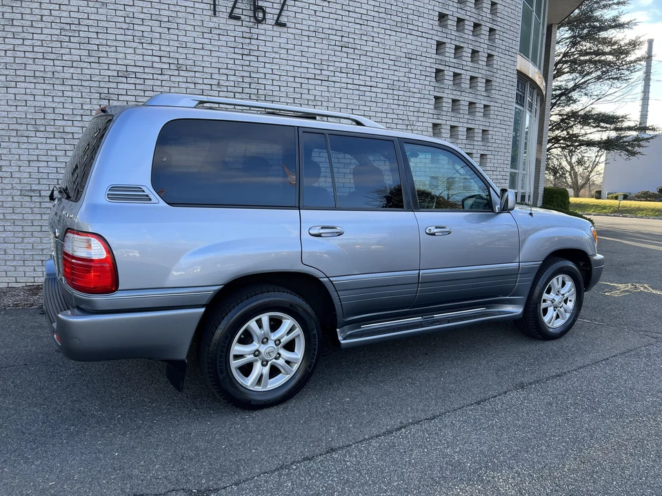 2005 Lexus LX 2nd Gen - Image 28 of 31