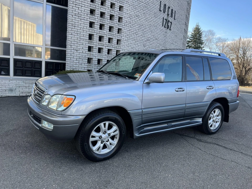 2005 Lexus LX 2nd Gen - Image 17 of 31