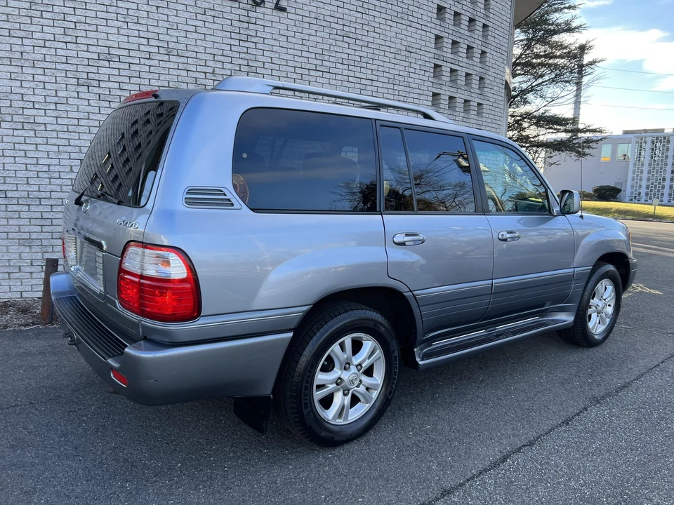 2005 Lexus LX 2nd Gen - Image 27 of 31