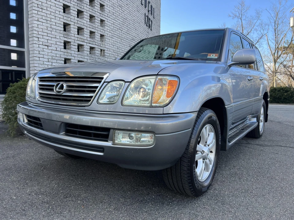2005 Lexus LX 2nd Gen - Image 14 of 31