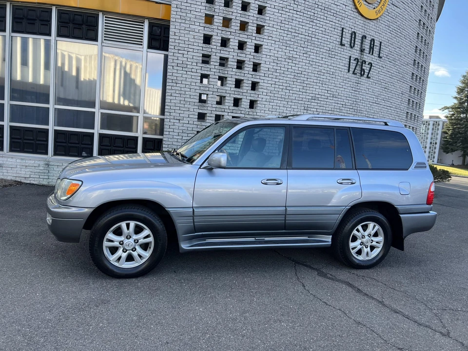 2005 Lexus LX 2nd Gen - Image 19 of 31