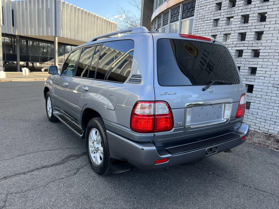 2005 Lexus LX 2nd Gen - Image 24 of 31