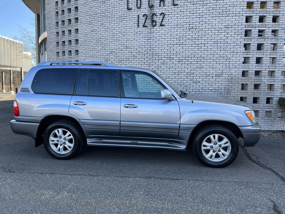 2005 Lexus LX 2nd Gen - Image 31 of 31