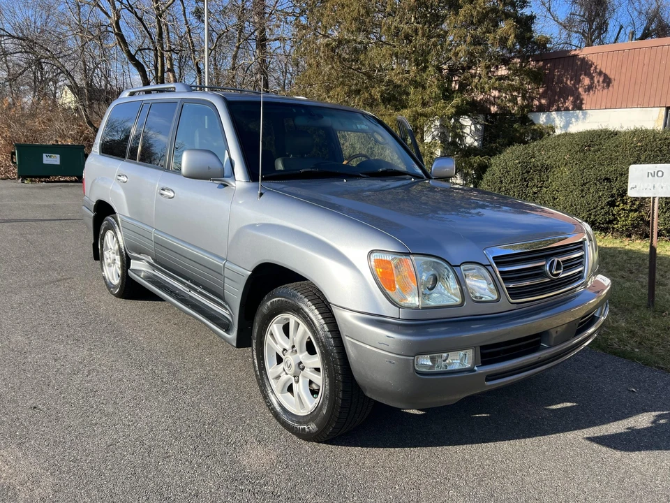 2005 Lexus LX 2nd Gen - Image 12 of 31