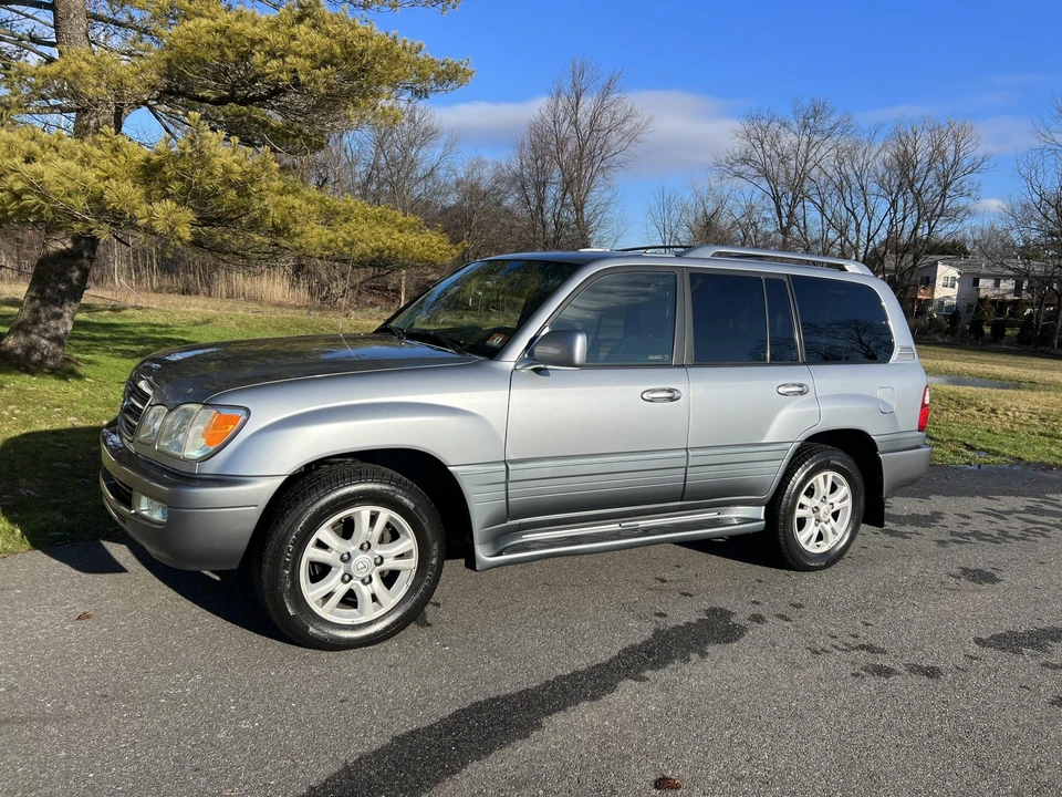 2005 Lexus LX 2nd Gen - Image 3 of 31