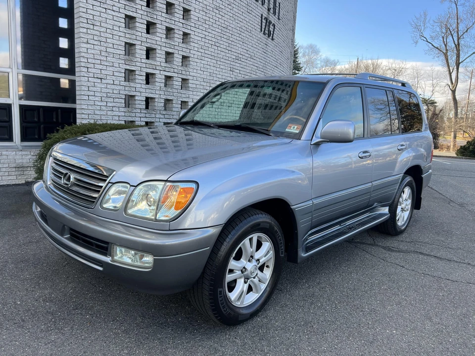 2005 Lexus LX 2nd Gen - Image 16 of 31