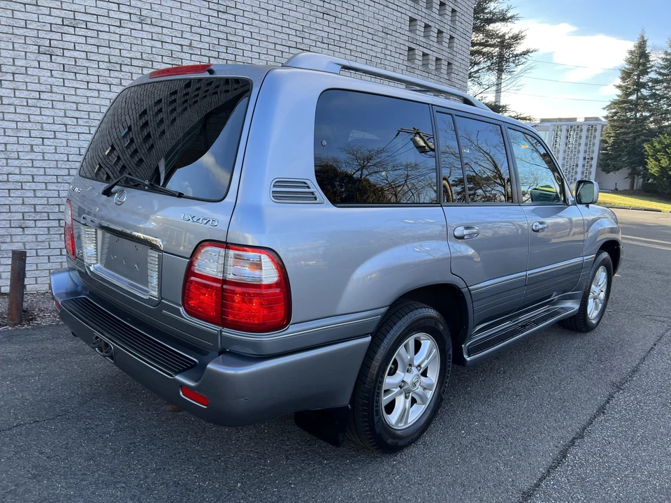 2005 Lexus LX 2nd Gen - Image 26 of 31