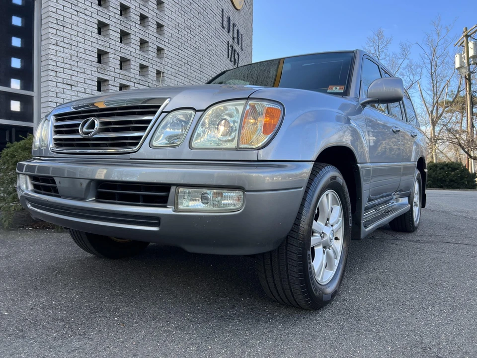 2005 Lexus LX 2nd Gen - Image 15 of 31