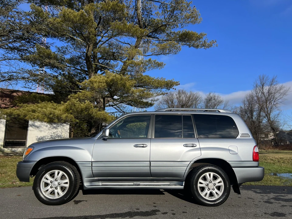 2005 Lexus LX 2nd Gen - Image 5 of 31
