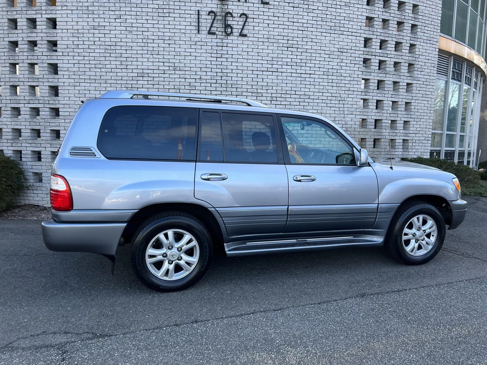 2005 Lexus LX 2nd Gen - Image 29 of 31