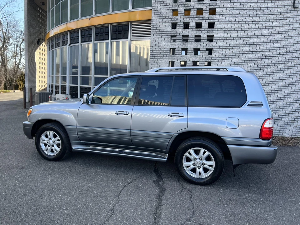 2005 Lexus LX 2nd Gen - Image 21 of 31