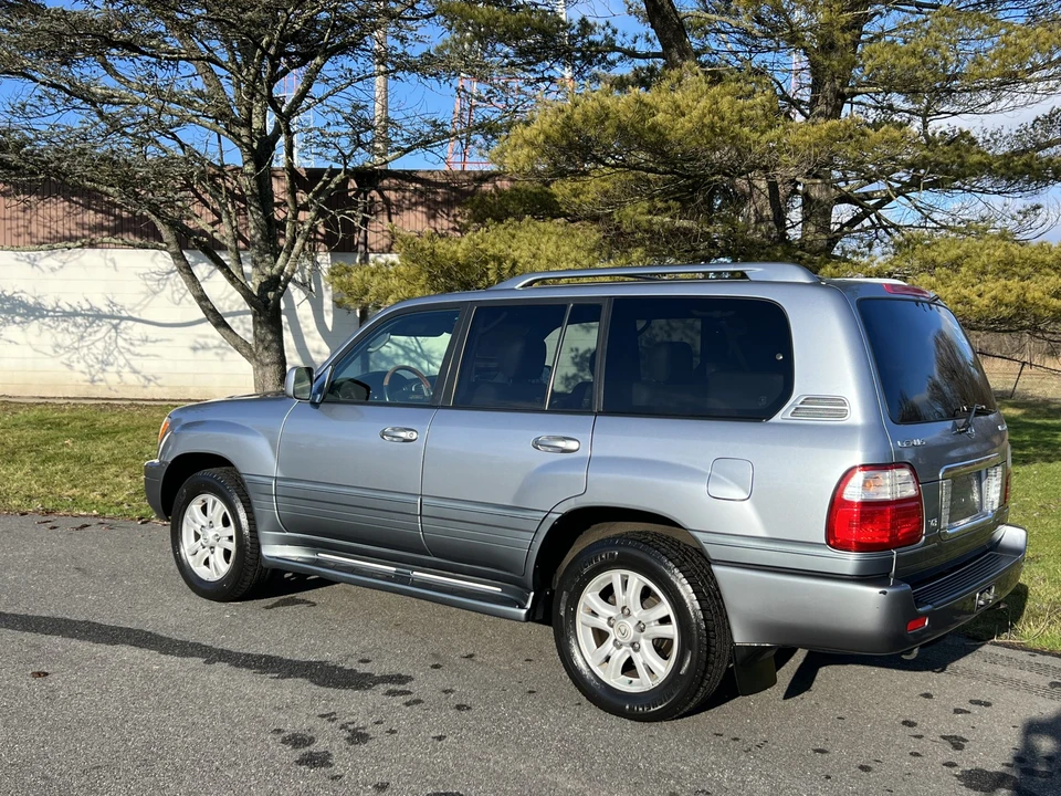 2005 Lexus LX 2nd Gen - Image 6 of 31