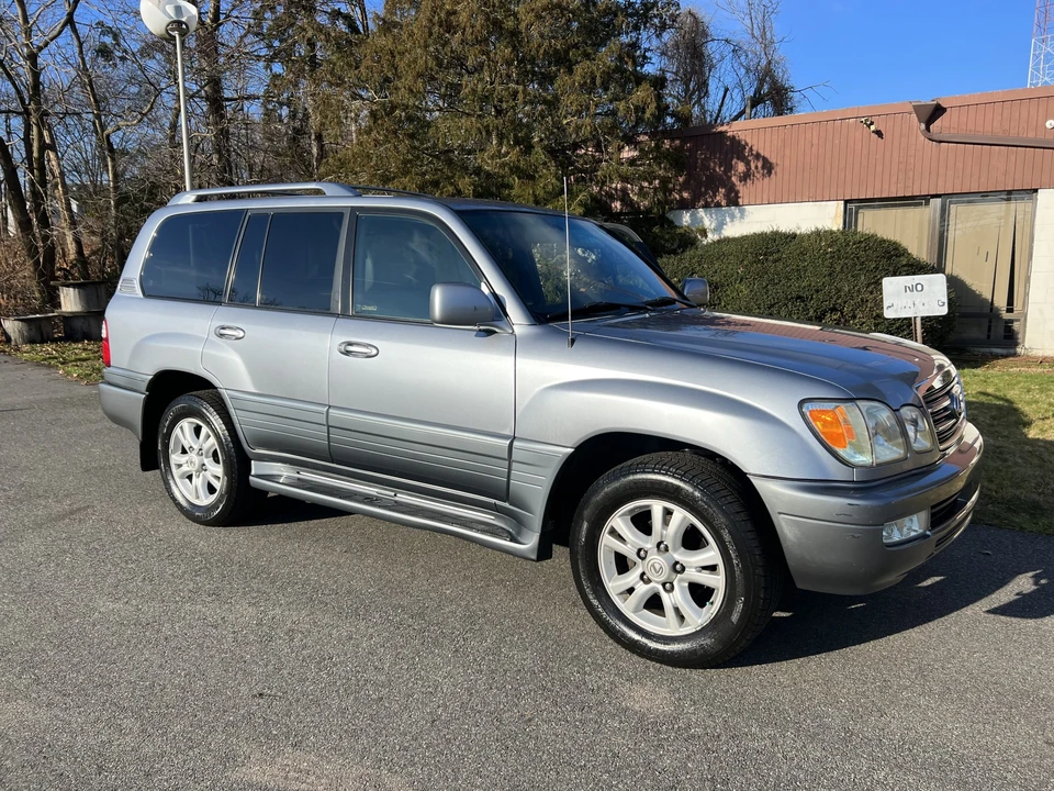 2005 Lexus LX 2nd Gen - Image 11 of 31