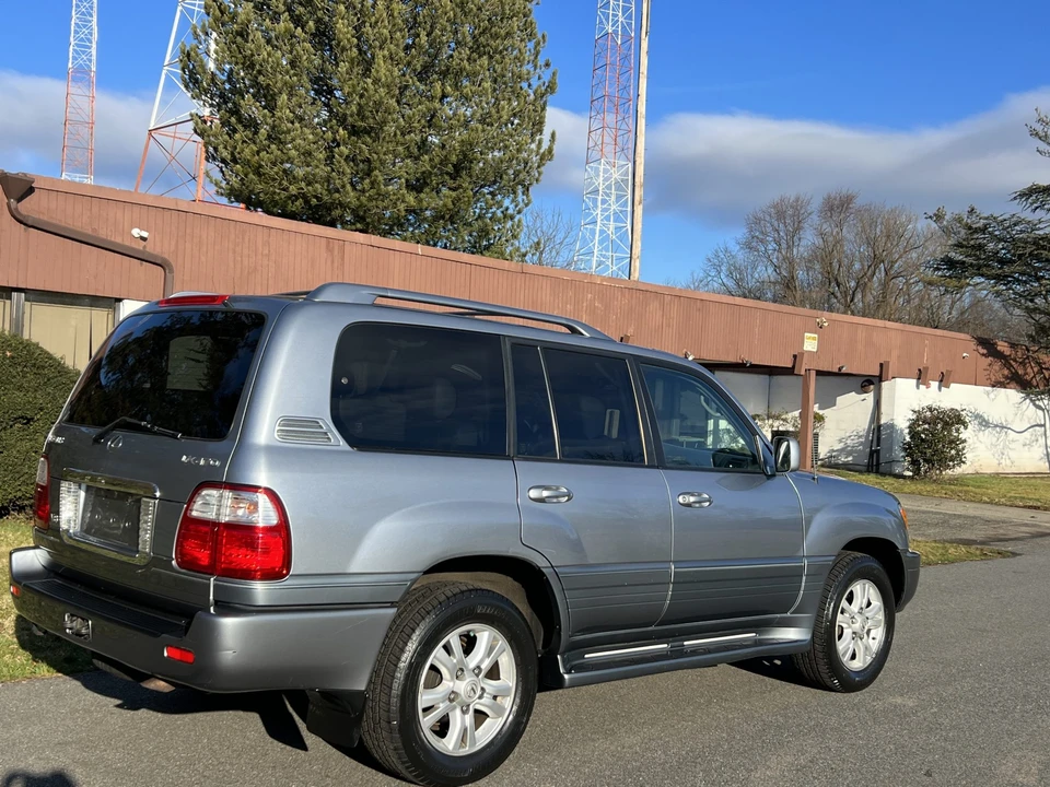 2005 Lexus LX 2nd Gen - Image 9 of 31