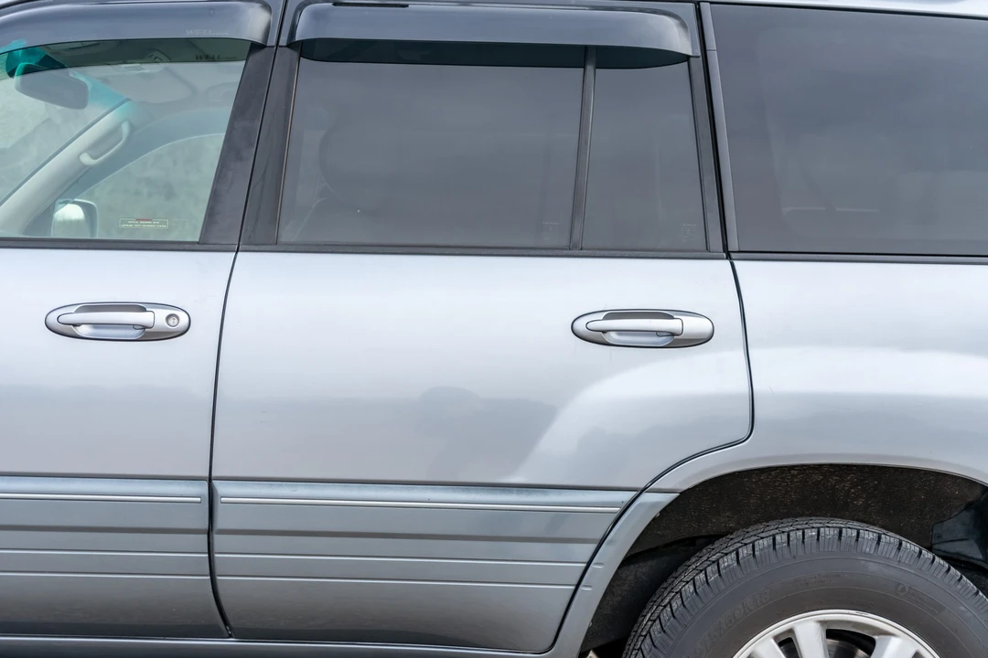 2005 Lexus LX 2nd Gen - Image 26 of 31