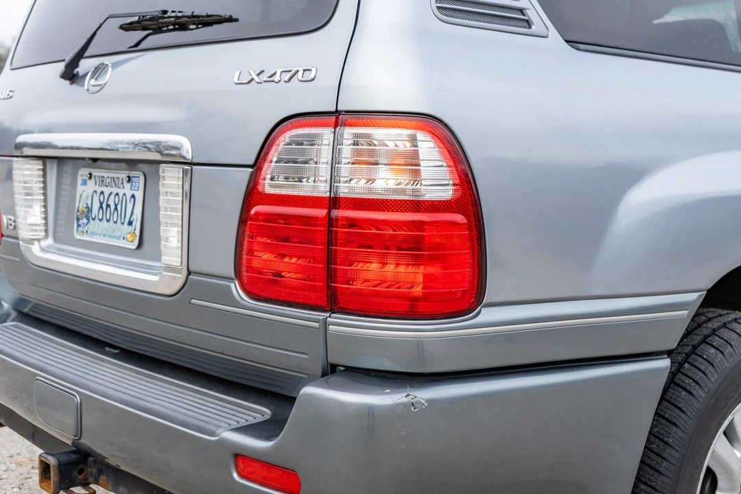 2005 Lexus LX 2nd Gen - Image 20 of 31