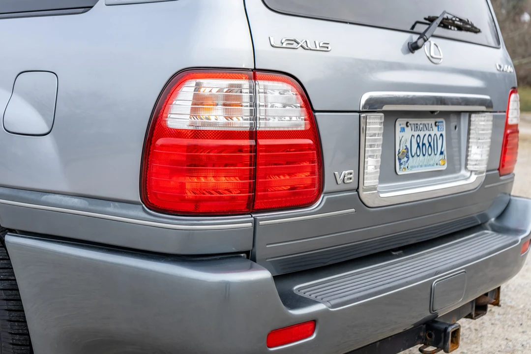 2005 Lexus LX 2nd Gen - Image 23 of 31