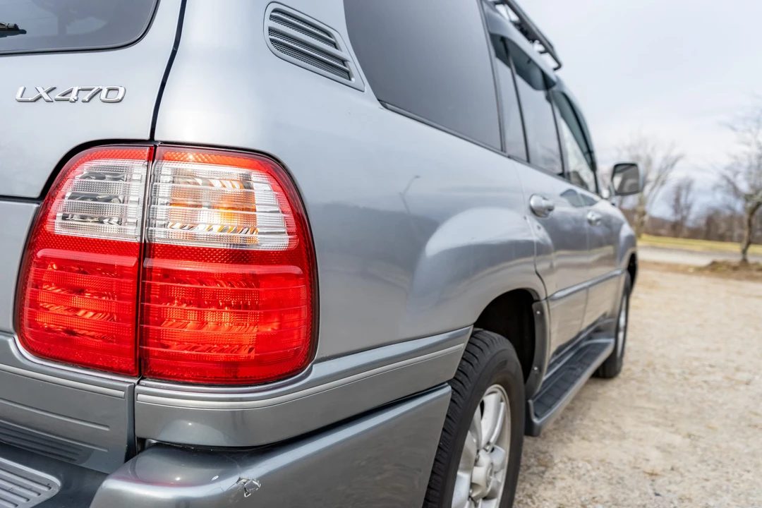2005 Lexus LX 2nd Gen - Image 19 of 31
