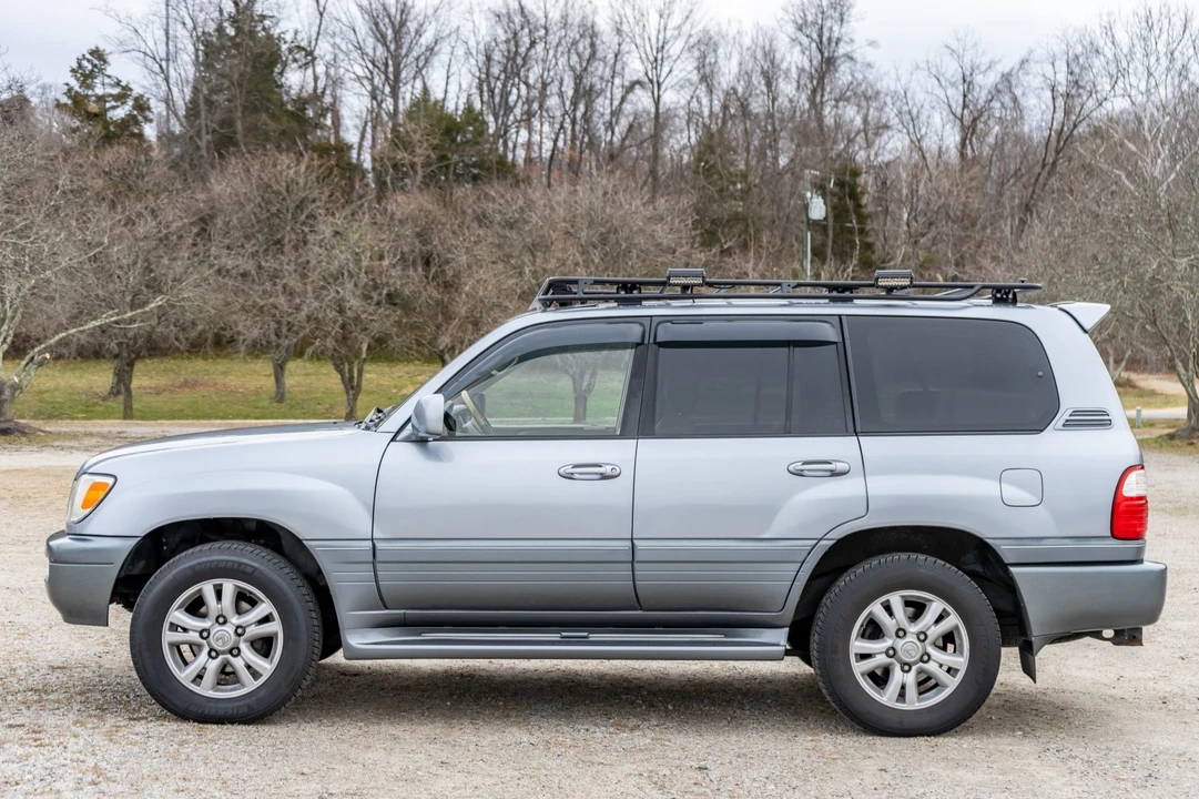 2005 Lexus LX 2nd Gen - Image 2 of 31