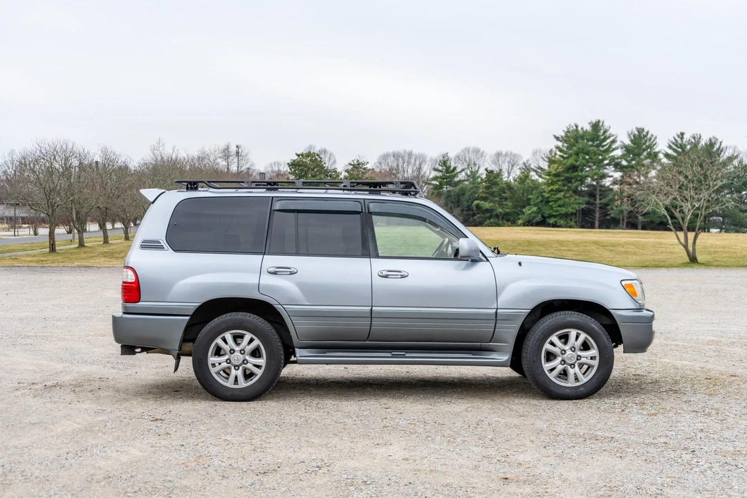 2005 Lexus LX 2nd Gen - Image 6 of 31