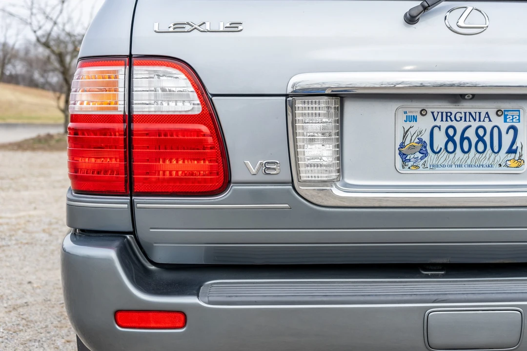 2005 Lexus LX 2nd Gen - Image 21 of 31