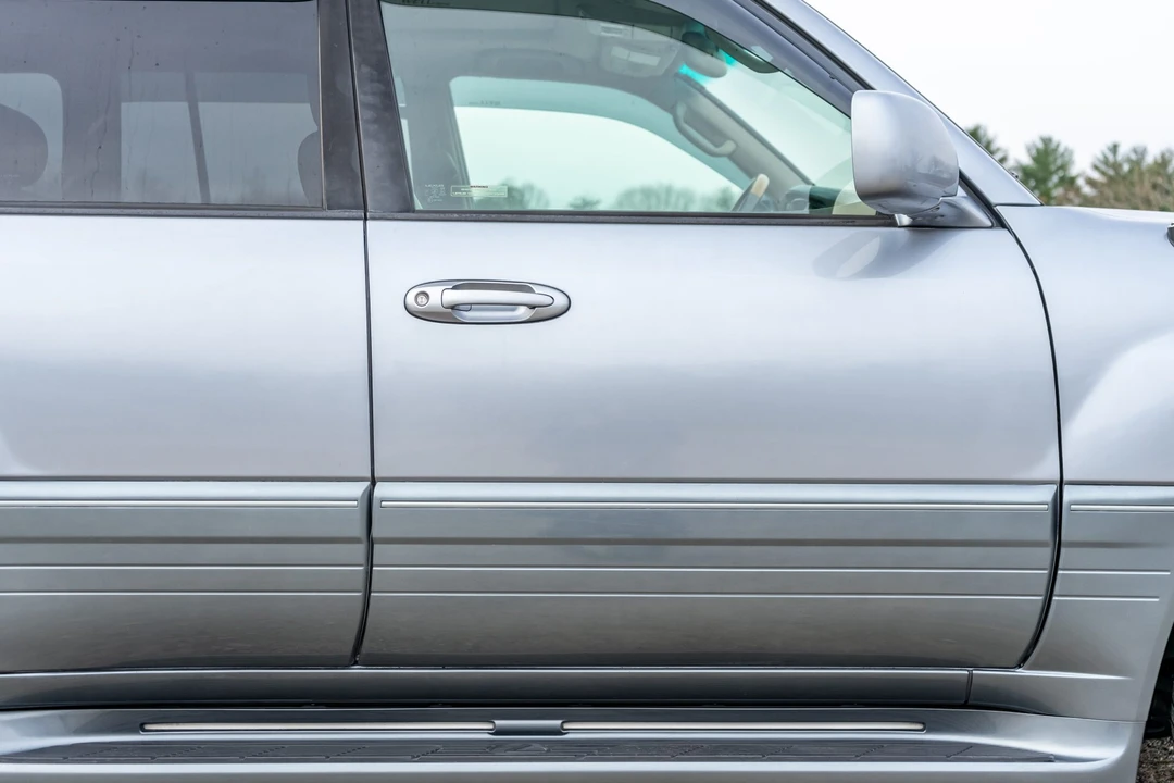 2005 Lexus LX 2nd Gen - Image 15 of 31
