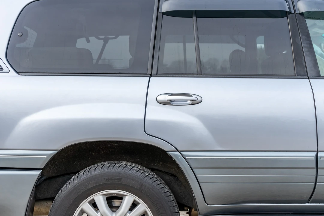 2005 Lexus LX 2nd Gen - Image 16 of 31