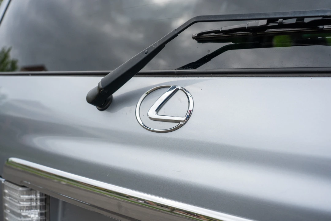 2005 Lexus LX 2nd Gen - Image 23 of 31